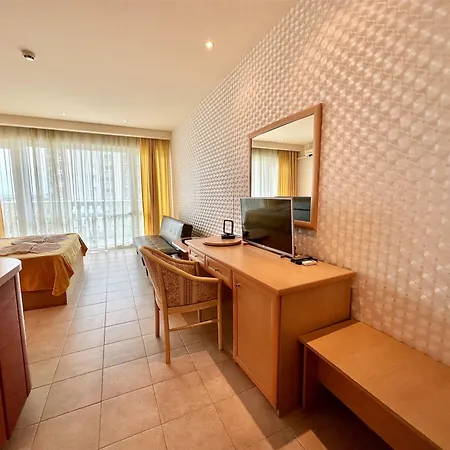 Menada Miramar Palace *