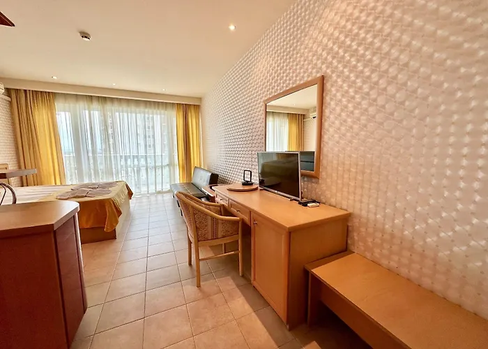 Menada Miramar Palace *